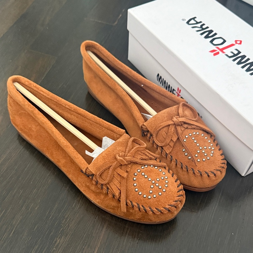 Minnetonka Women's Brown Suede Moccasins with Peace Sign
